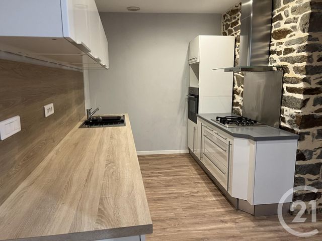 Afficher la photo en grand Appartement F3 à louer - 3 pièces - 84.15 m2 - FOUGERES - 35 - BRETAGNE - Century 21 Gambetta