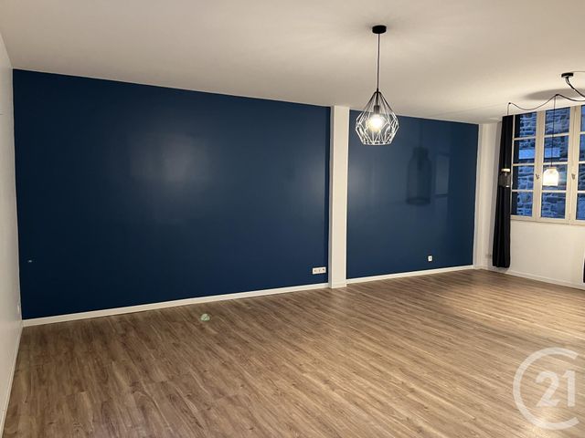 Afficher la photo en grand Appartement F3 à louer - 3 pièces - 84.15 m2 - FOUGERES - 35 - BRETAGNE - Century 21 Gambetta
