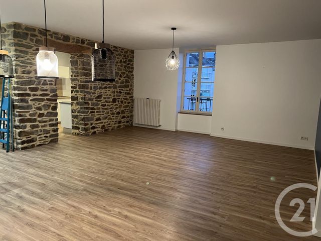 Afficher la photo en grand Appartement F3 à louer - 3 pièces - 84.15 m2 - FOUGERES - 35 - BRETAGNE - Century 21 Gambetta