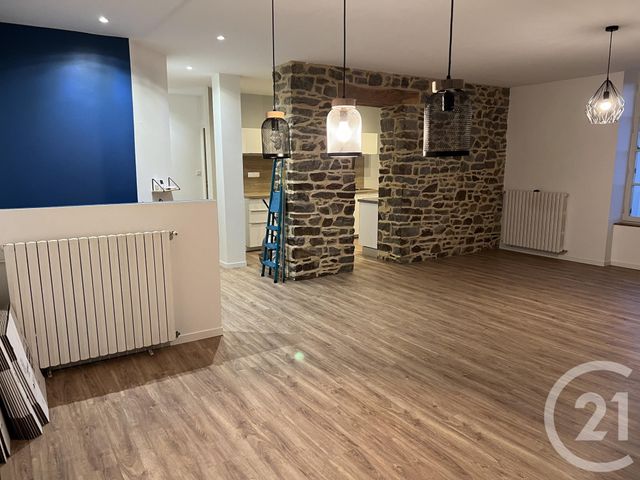 Afficher la photo en grand Appartement F3 à louer - 3 pièces - 84.15 m2 - FOUGERES - 35 - BRETAGNE - Century 21 Gambetta