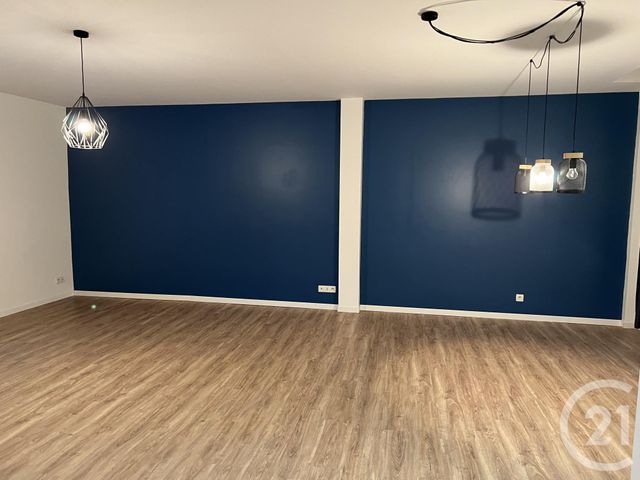 Afficher la photo en grand Appartement F3 à louer - 3 pièces - 84.15 m2 - FOUGERES - 35 - BRETAGNE - Century 21 Gambetta
