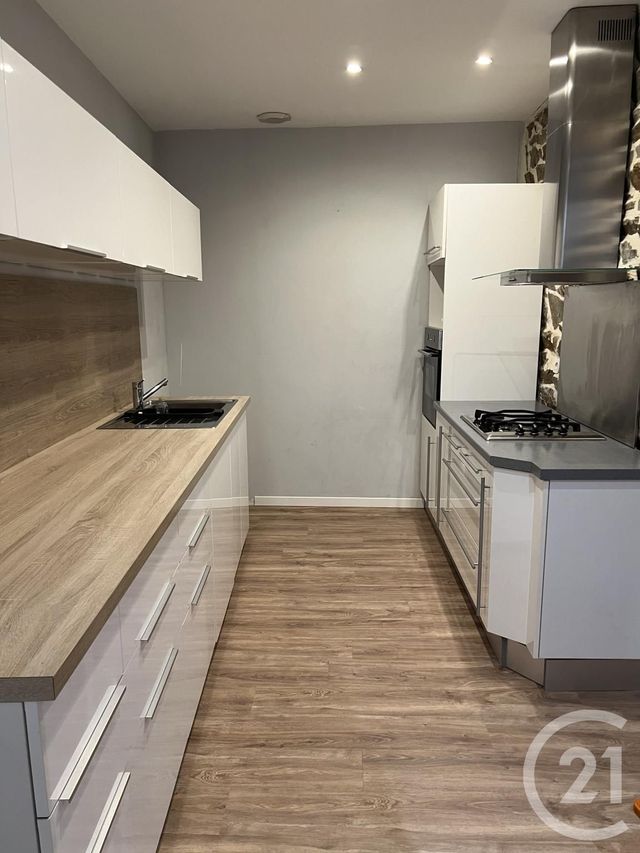 Afficher la photo en grand Appartement F3 à louer - 3 pièces - 84.15 m2 - FOUGERES - 35 - BRETAGNE - Century 21 Gambetta