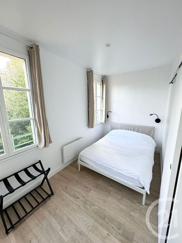 Afficher la photo en grand Appartement Triplex à louer - 3 pièces - 41.48 m2 - FOUGERES - 35 - BRETAGNE - Century 21 Gambetta