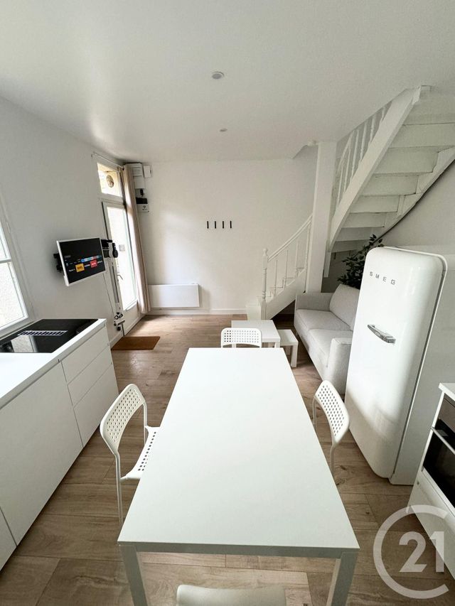 Afficher la photo en grand Appartement Triplex à louer - 3 pièces - 41.48 m2 - FOUGERES - 35 - BRETAGNE - Century 21 Gambetta