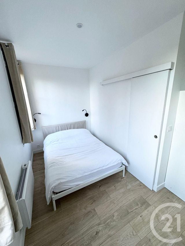 Afficher la photo en grand Appartement Triplex à louer - 3 pièces - 41.48 m2 - FOUGERES - 35 - BRETAGNE - Century 21 Gambetta