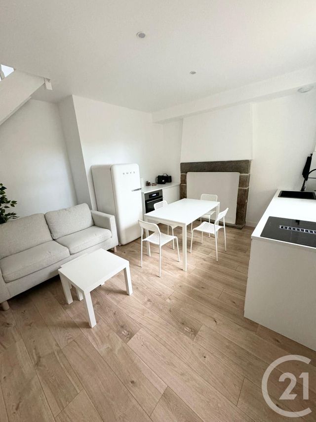 Afficher la photo en grand Appartement Triplex à louer - 3 pièces - 41.48 m2 - FOUGERES - 35 - BRETAGNE - Century 21 Gambetta