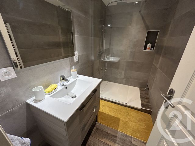 Afficher la photo en grand Appartement T3 à louer - 3 pièces - 78.0 m2 - FOUGERES - 35 - BRETAGNE - Century 21 Gambetta