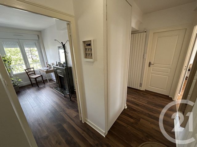 Afficher la photo en grand Appartement T3 à louer - 3 pièces - 78.0 m2 - FOUGERES - 35 - BRETAGNE - Century 21 Gambetta