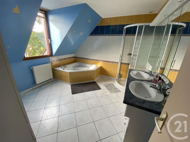 maison à louer - 5 pièces - 145.6 m2 - ST GERMAIN EN COGLES - 35 - BRETAGNE - Century 21 Gambetta