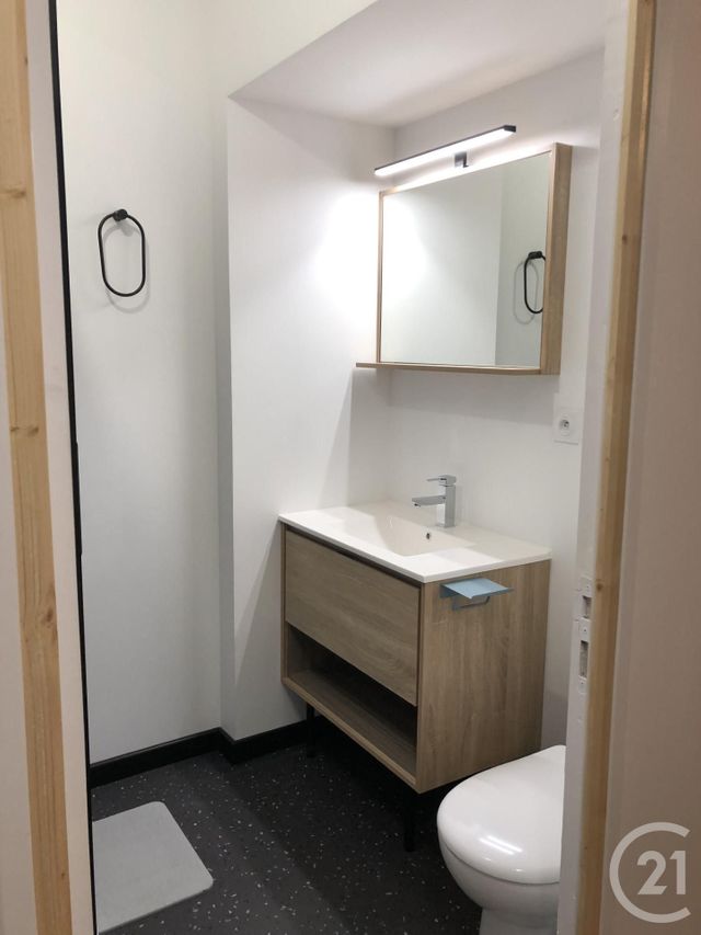 Appartement à louer - 2 pièces - 37.24 m2 - FOUGERES - 35 - BRETAGNE - Century 21 Gambetta