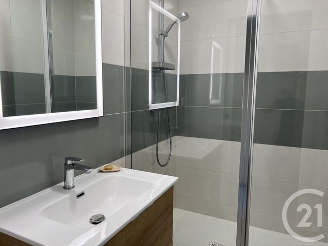 Appartement F3 à louer - 3 pièces - 80.2 m2 - FOUGERES - 35 - BRETAGNE - Century 21 Gambetta