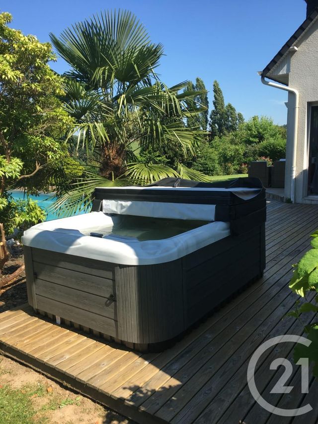 Afficher la photo en grand maison à vendre - 8 pièces - 260.0 m2 - FOUGERES - 35 - BRETAGNE - Century 21 Gambetta