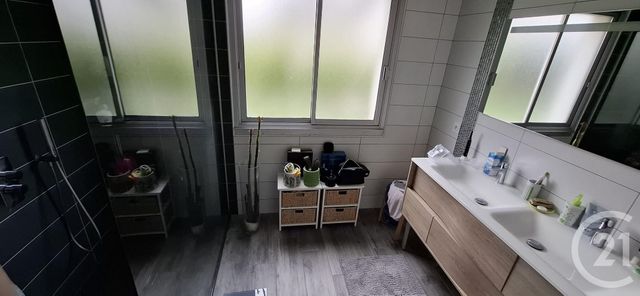 Afficher la photo en grand maison à vendre - 8 pièces - 260.0 m2 - FOUGERES - 35 - BRETAGNE - Century 21 Gambetta