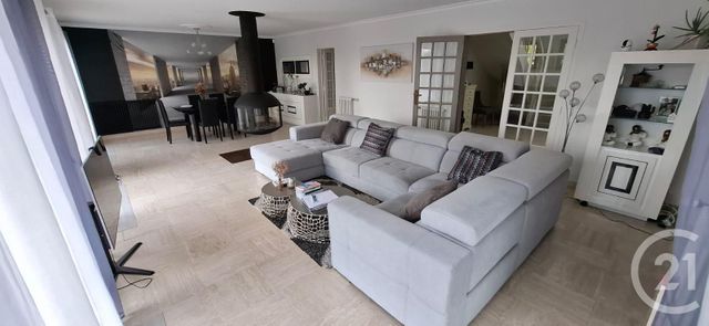 Afficher la photo en grand maison à vendre - 8 pièces - 260.0 m2 - FOUGERES - 35 - BRETAGNE - Century 21 Gambetta