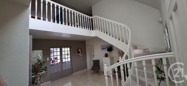 Afficher la photo en grand maison à vendre - 8 pièces - 260.0 m2 - FOUGERES - 35 - BRETAGNE - Century 21 Gambetta