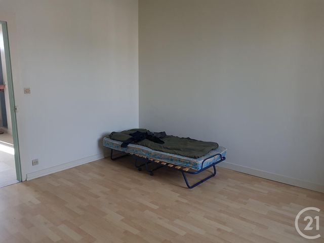 Afficher la photo en grand Appartement à louer - 2 pièces - 30.52 m2 - FOUGERES - 35 - BRETAGNE - Century 21 Gambetta