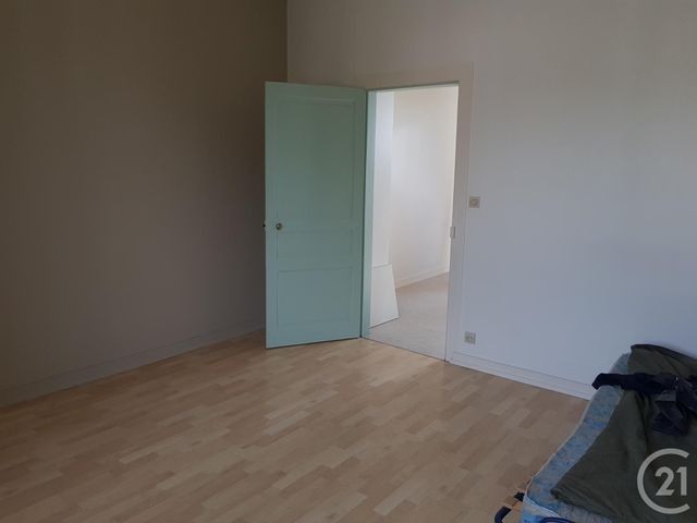 Afficher la photo en grand Appartement à louer - 2 pièces - 30.52 m2 - FOUGERES - 35 - BRETAGNE - Century 21 Gambetta
