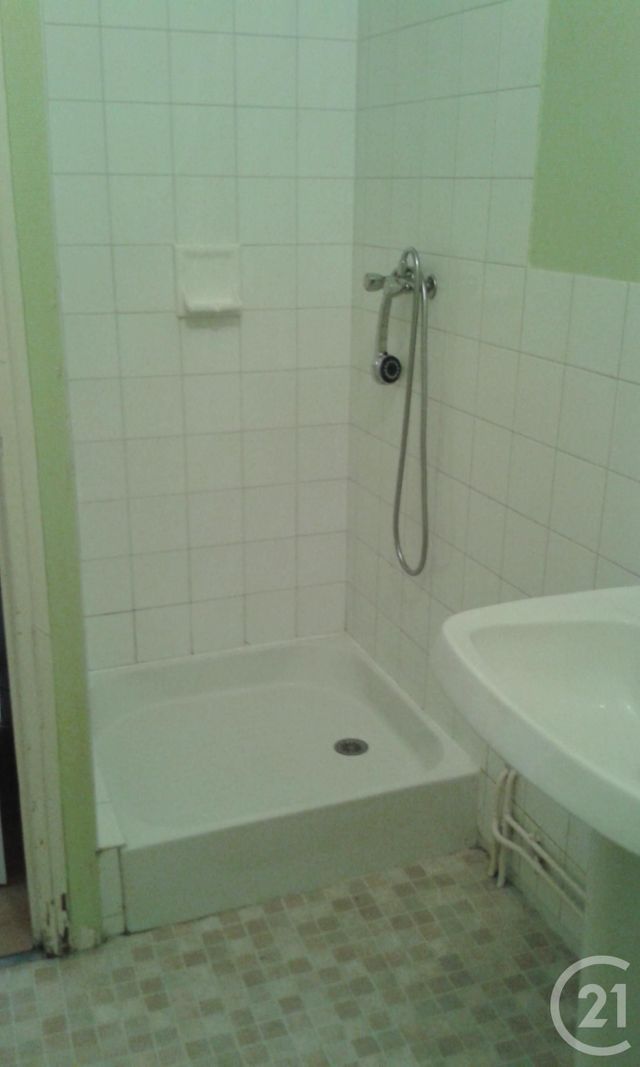 Appartement à louer - 2 pièces - 31.6 m2 - FOUGERES - 35 - BRETAGNE - Century 21 Gambetta