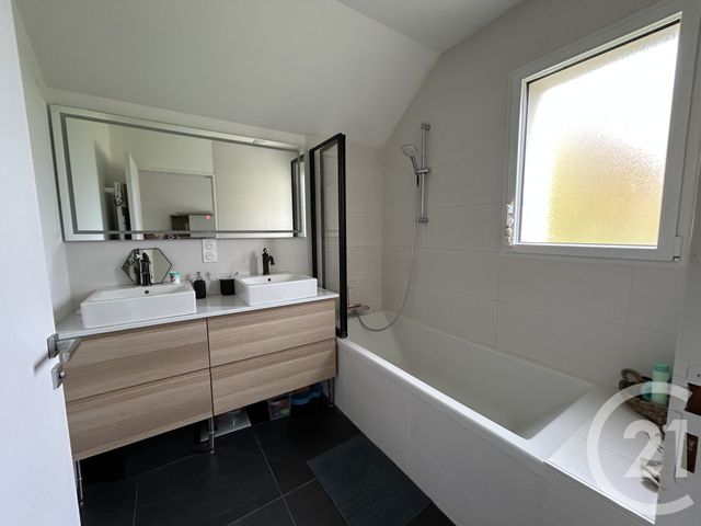 Afficher la photo en grand maison à vendre - 5 pièces - 130.58 m2 - FOUGERES - 35 - BRETAGNE - Century 21 Gambetta