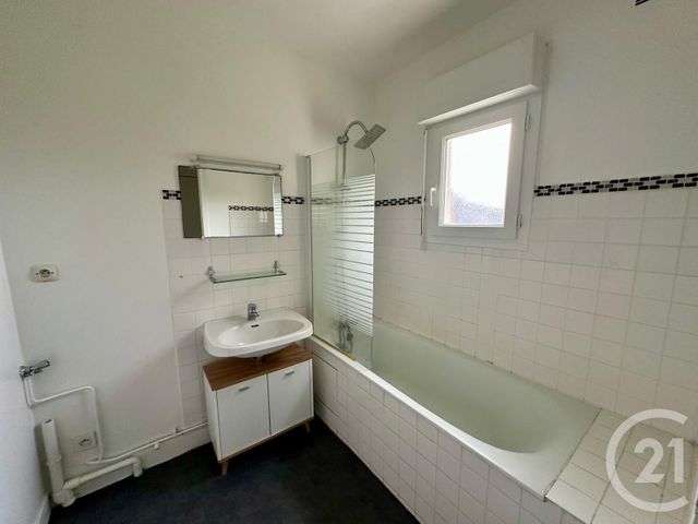 maison à vendre - 5 pièces - 132.0 m2 - FOUGERES - 35 - BRETAGNE - Century 21 Gambetta