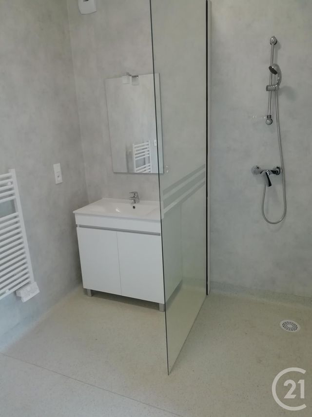 Appartement à louer - 2 pièces - 32.7 m2 - FOUGERES - 35 - BRETAGNE - Century 21 Gambetta