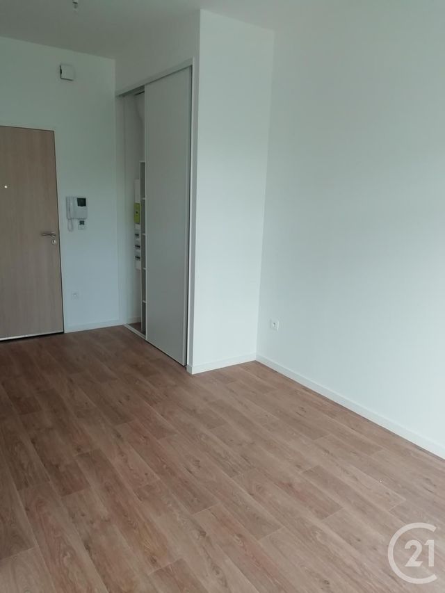 Appartement à louer - 2 pièces - 32.7 m2 - FOUGERES - 35 - BRETAGNE - Century 21 Gambetta