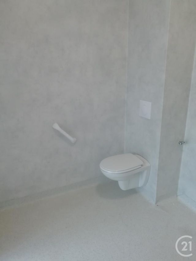 Appartement à louer - 2 pièces - 32.7 m2 - FOUGERES - 35 - BRETAGNE - Century 21 Gambetta