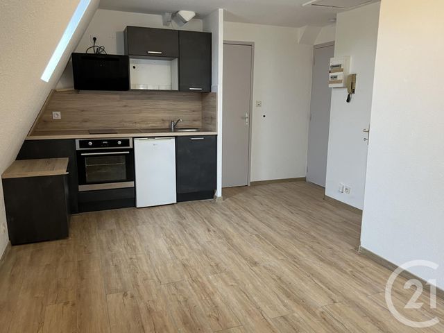 Appartement à louer - 2 pièces - 26.0 m2 - FOUGERES - 35 - BRETAGNE - Century 21 Gambetta