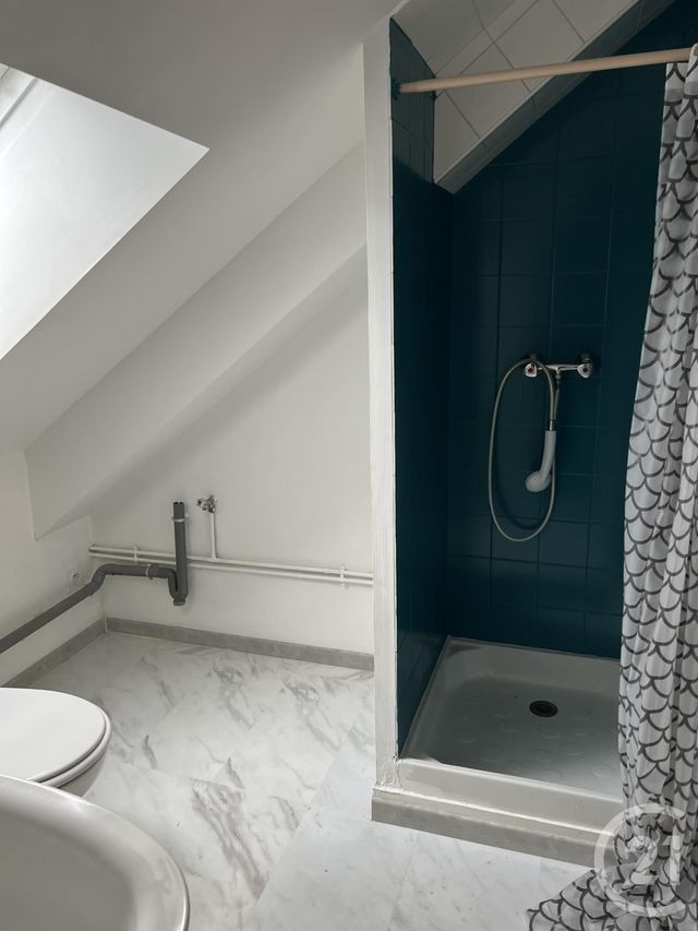 Appartement à louer - 2 pièces - 26.0 m2 - FOUGERES - 35 - BRETAGNE - Century 21 Gambetta