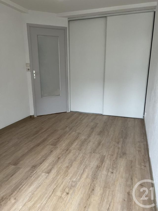 Appartement à louer - 2 pièces - 26.0 m2 - FOUGERES - 35 - BRETAGNE - Century 21 Gambetta