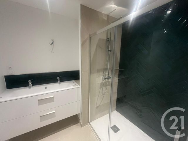 Appartement F3 à louer - 3 pièces - 78.18 m2 - FOUGERES - 35 - BRETAGNE - Century 21 Gambetta