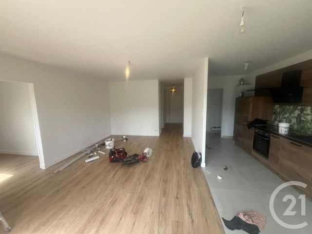 Appartement F3 à louer - 3 pièces - 78.18 m2 - FOUGERES - 35 - BRETAGNE - Century 21 Gambetta