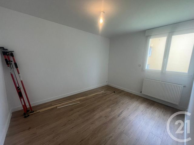Appartement F3 à louer - 3 pièces - 78.18 m2 - FOUGERES - 35 - BRETAGNE - Century 21 Gambetta