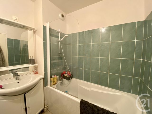 Appartement T3 à louer - 3 pièces - 64.5 m2 - FOUGERES - 35 - BRETAGNE - Century 21 Gambetta