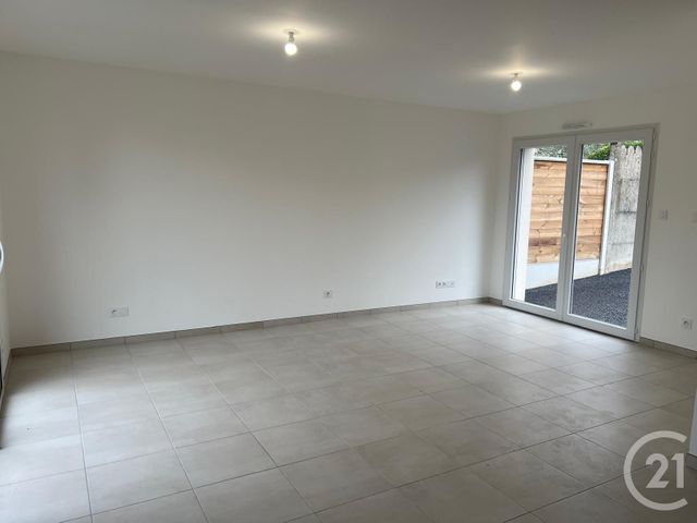 maison à louer - 4 pièces - 75.98 m2 - FOUGERES - 35 - BRETAGNE - Century 21 Gambetta