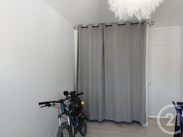 Appartement T3 à louer - 3 pièces - 76.47 m2 - FOUGERES - 35 - BRETAGNE - Century 21 Gambetta