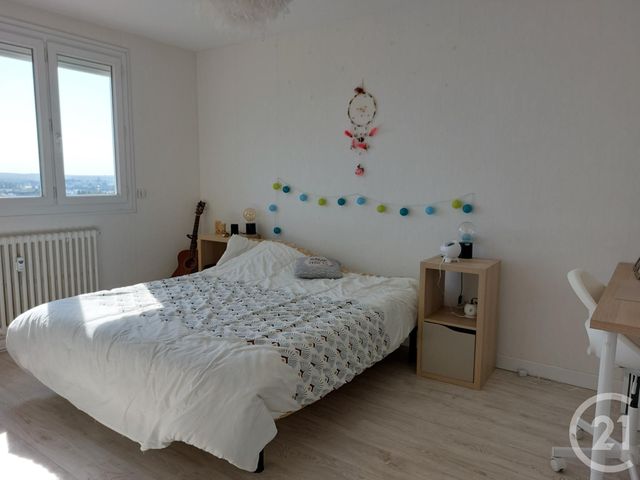 Appartement T3 à louer - 3 pièces - 76.47 m2 - FOUGERES - 35 - BRETAGNE - Century 21 Gambetta