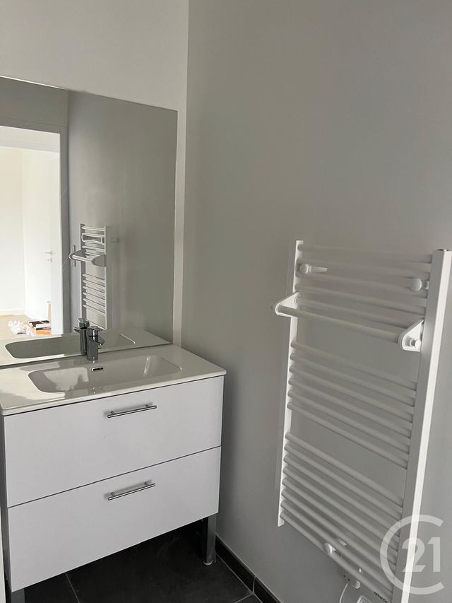 Appartement F3 à louer - 3 pièces - 46.0 m2 - MAEN ROCH - 35 - BRETAGNE - Century 21 Gambetta