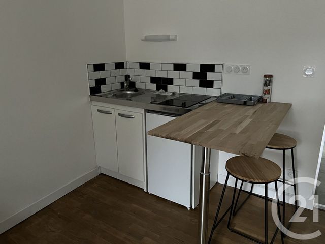 Appartement F1 à louer - 1 pièce - 25.0 m2 - FOUGERES - 35 - BRETAGNE - Century 21 Gambetta