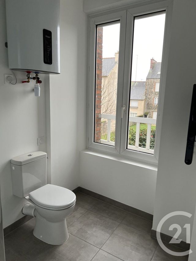 Appartement F1 à louer - 1 pièce - 25.0 m2 - FOUGERES - 35 - BRETAGNE - Century 21 Gambetta