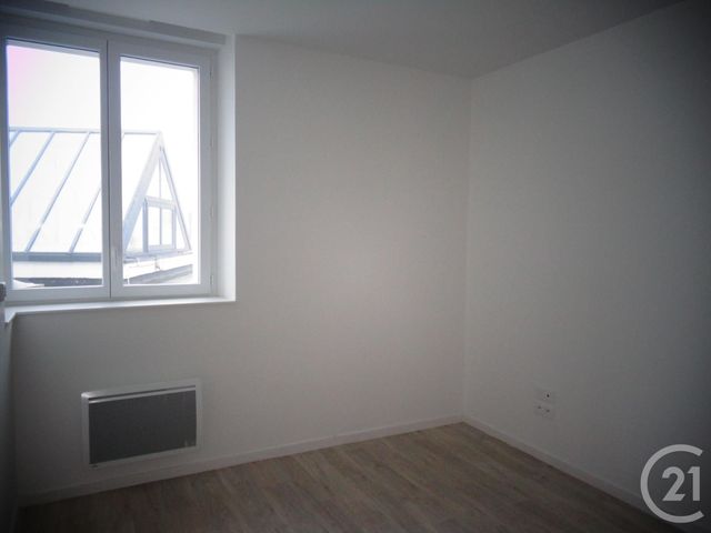Appartement T2 à vendre - 2 pièces - 42.2 m2 - FOUGERES - 35 - BRETAGNE - Century 21 Gambetta
