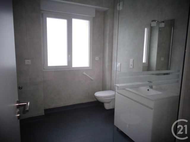 Appartement T2 à vendre - 2 pièces - 42.2 m2 - FOUGERES - 35 - BRETAGNE - Century 21 Gambetta