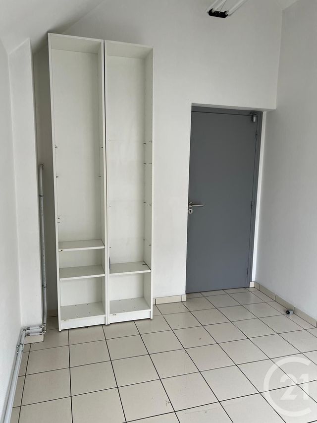 Local à louer - 1 pièce - 9.0 m2 - FOUGERES - 35 - BRETAGNE - Century 21 Gambetta