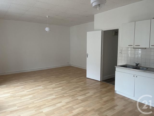 Appartement T3 à louer - 2 pièces - 66.1 m2 - FOUGERES - 35 - BRETAGNE - Century 21 Gambetta