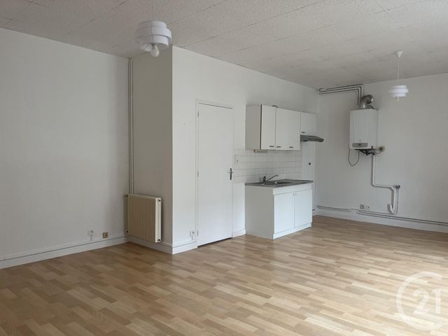 Appartement T3 à louer - 2 pièces - 66.1 m2 - FOUGERES - 35 - BRETAGNE - Century 21 Gambetta
