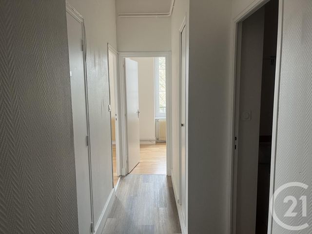 Appartement T3 à louer - 2 pièces - 66.1 m2 - FOUGERES - 35 - BRETAGNE - Century 21 Gambetta