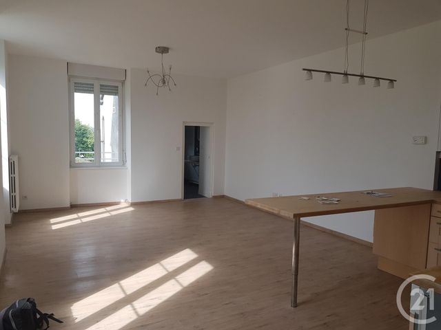 Appartement T3 à louer - 3 pièces - 66.26 m2 - FOUGERES - 35 - BRETAGNE - Century 21 Gambetta