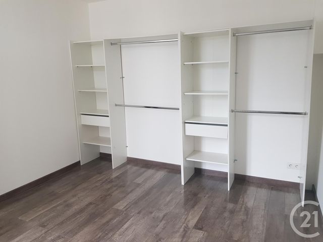 Appartement T3 à louer - 3 pièces - 66.26 m2 - FOUGERES - 35 - BRETAGNE - Century 21 Gambetta