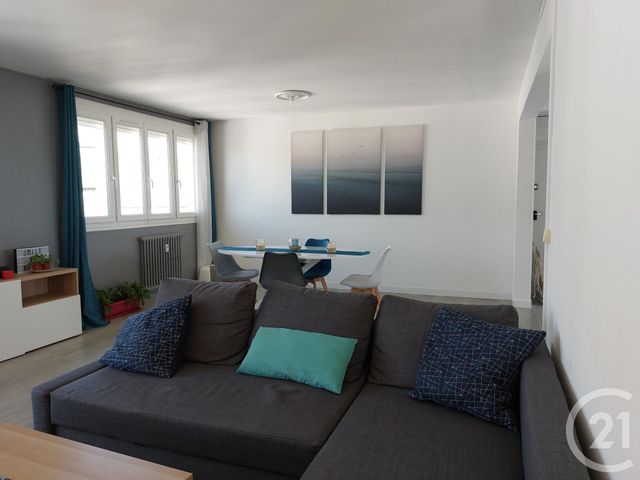 Appartement T3 à vendre - 3 pièces - 76.47 m2 - FOUGERES - 35 - BRETAGNE - Century 21 Gambetta