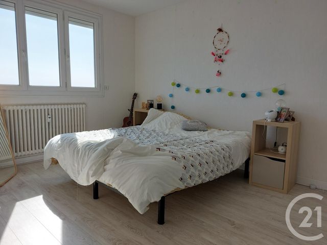 Appartement T3 à vendre - 3 pièces - 76.47 m2 - FOUGERES - 35 - BRETAGNE - Century 21 Gambetta
